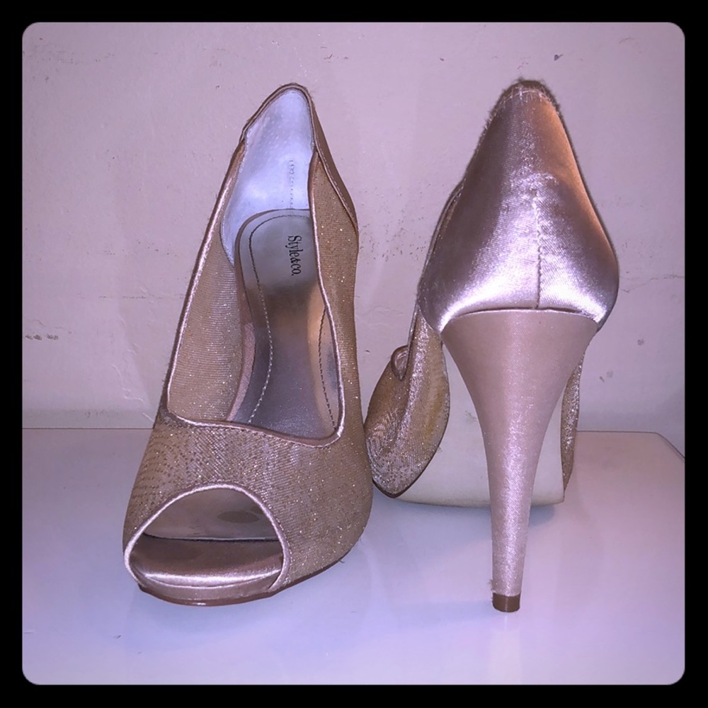 Gold prom shoes